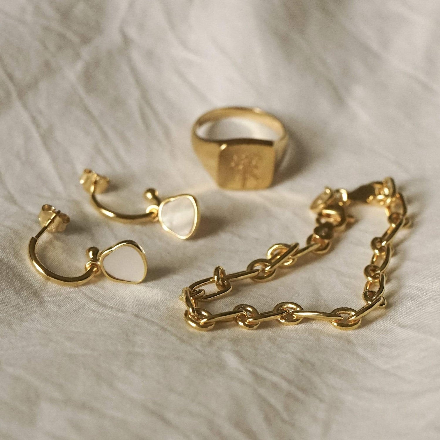 linked-chain-bracelet-18ct-gold-plated-sterling-silver-daisy-london