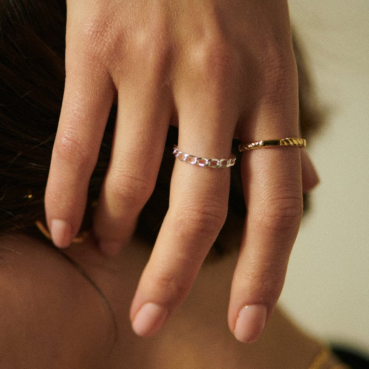classic-rope-band-ring-18ct-gold-plated-sterling-silver-daisy-london