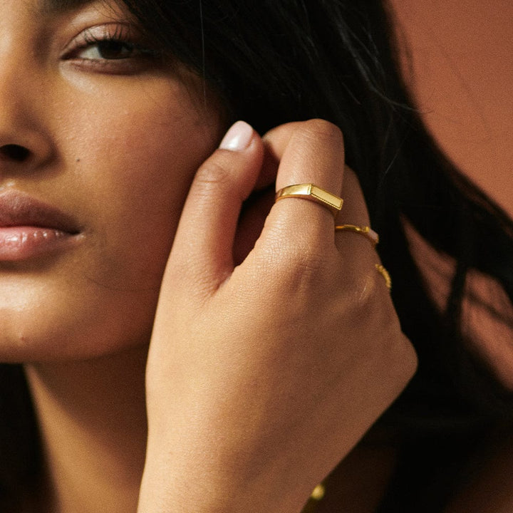 rope-signet-ring-18ct-gold-plated-sterling-silver-daisy-london