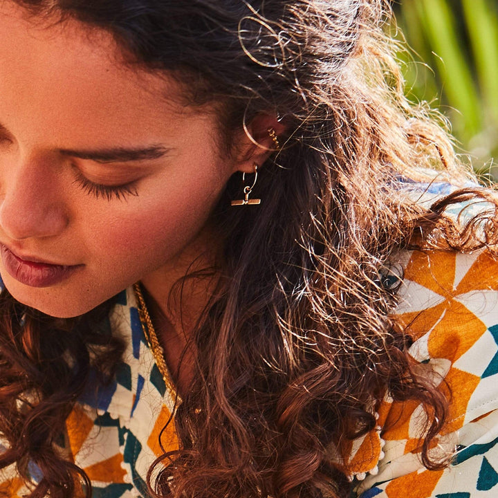 t-bar-earrings-18ct-gold-plated-sterling-silver-daisy-london