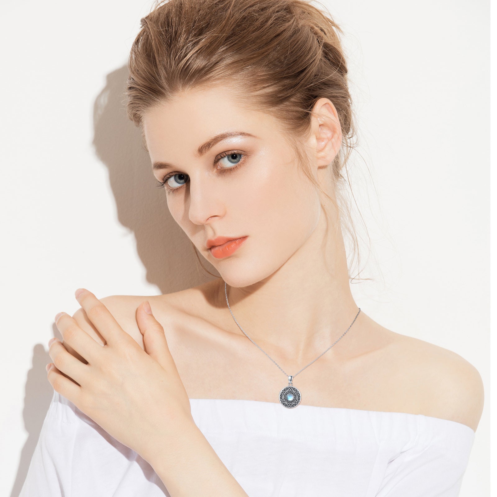 Sterling Silver Moonstone Round Circle Pendant Necklace