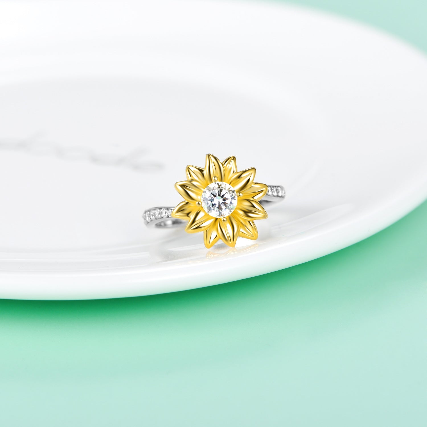 Sterling Silver Two-tone Round Shaped Cubic Zirconia Sunflower Ring