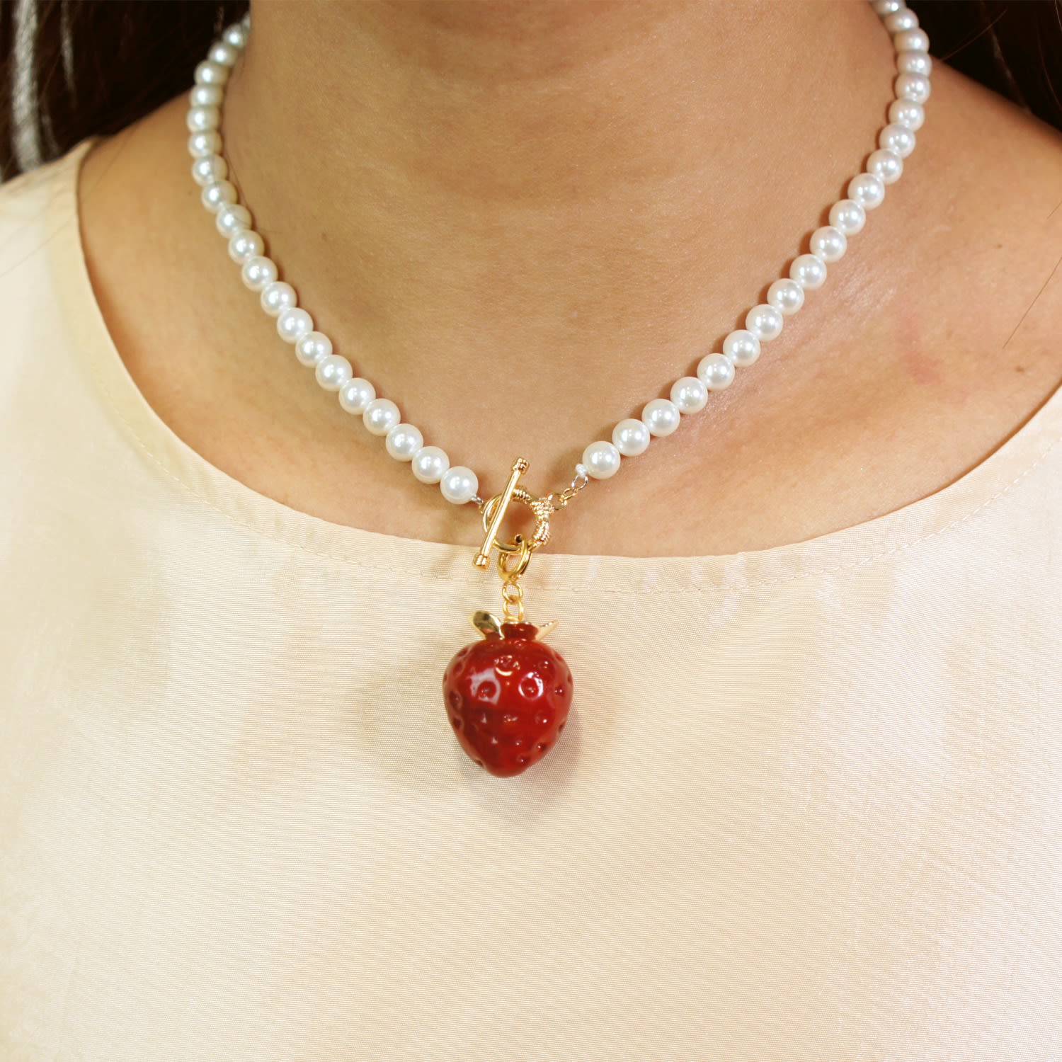 Strawberry Fields Pearl Necklace With Jumbo Glass Strawberry And Golden Leaves