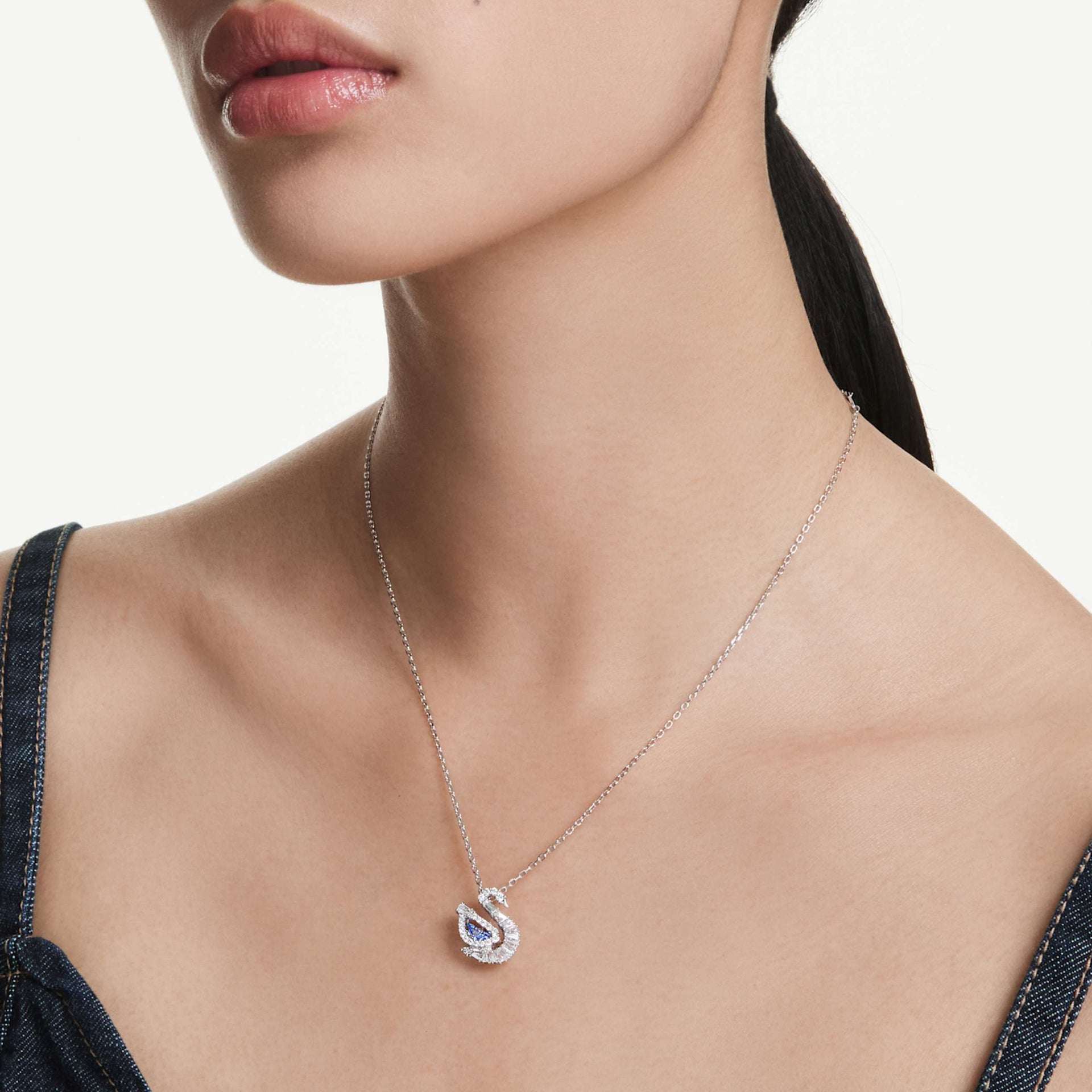 SWAN PENDANT MIXED CUTS SWAN BLUE