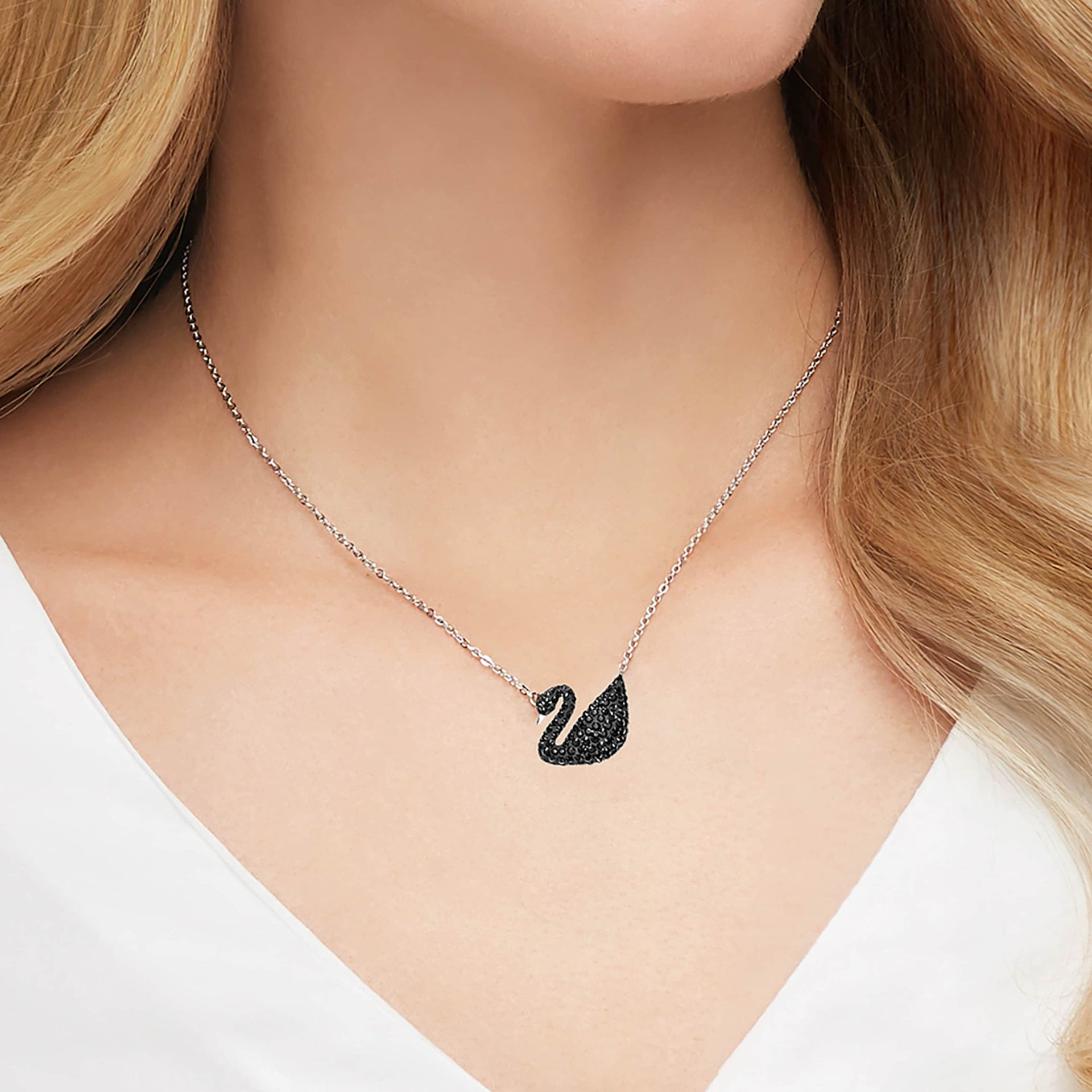 SWAN PENDANT SWAN BLACK RHODIUM PLATED