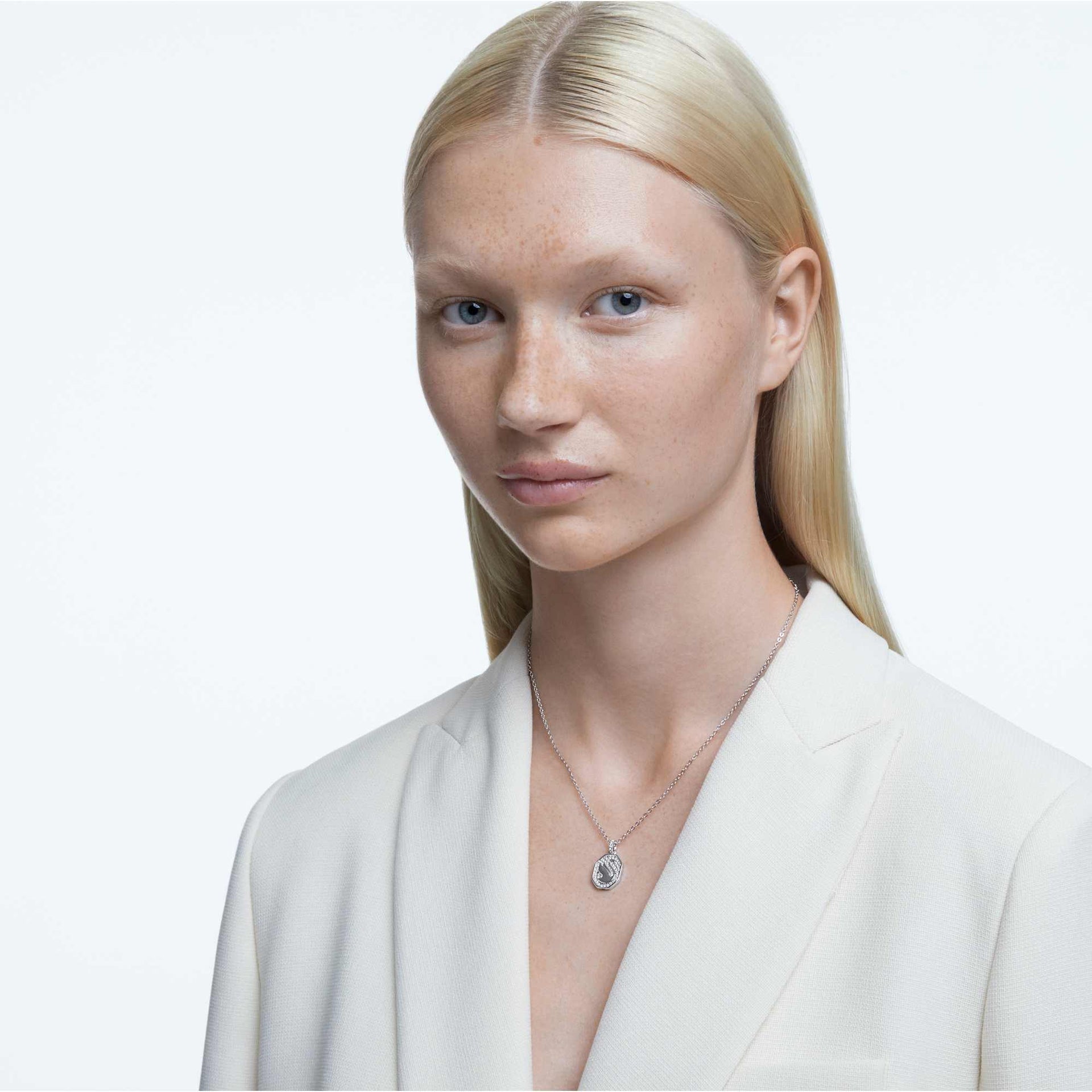 swan-pendant-swarovski