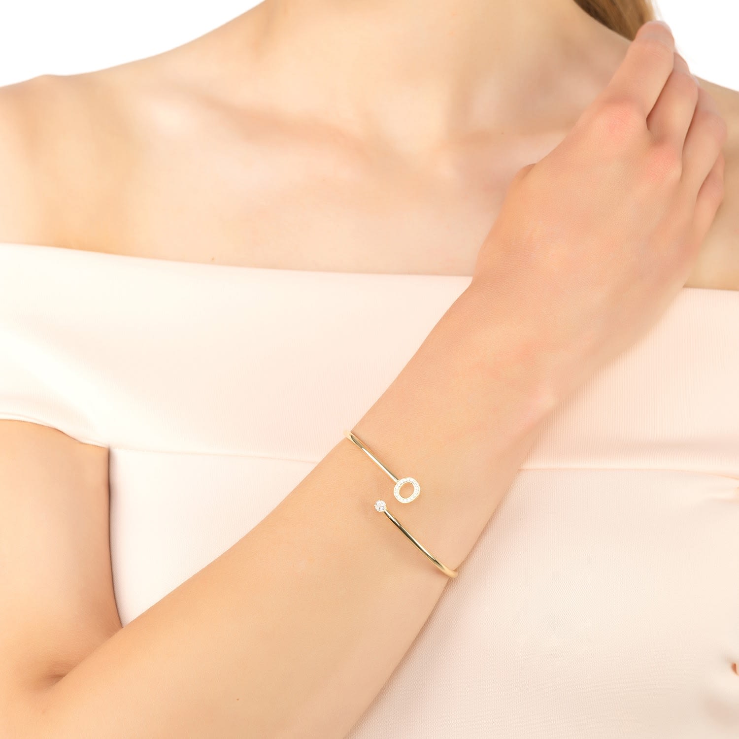 Initial Bangle Gold O