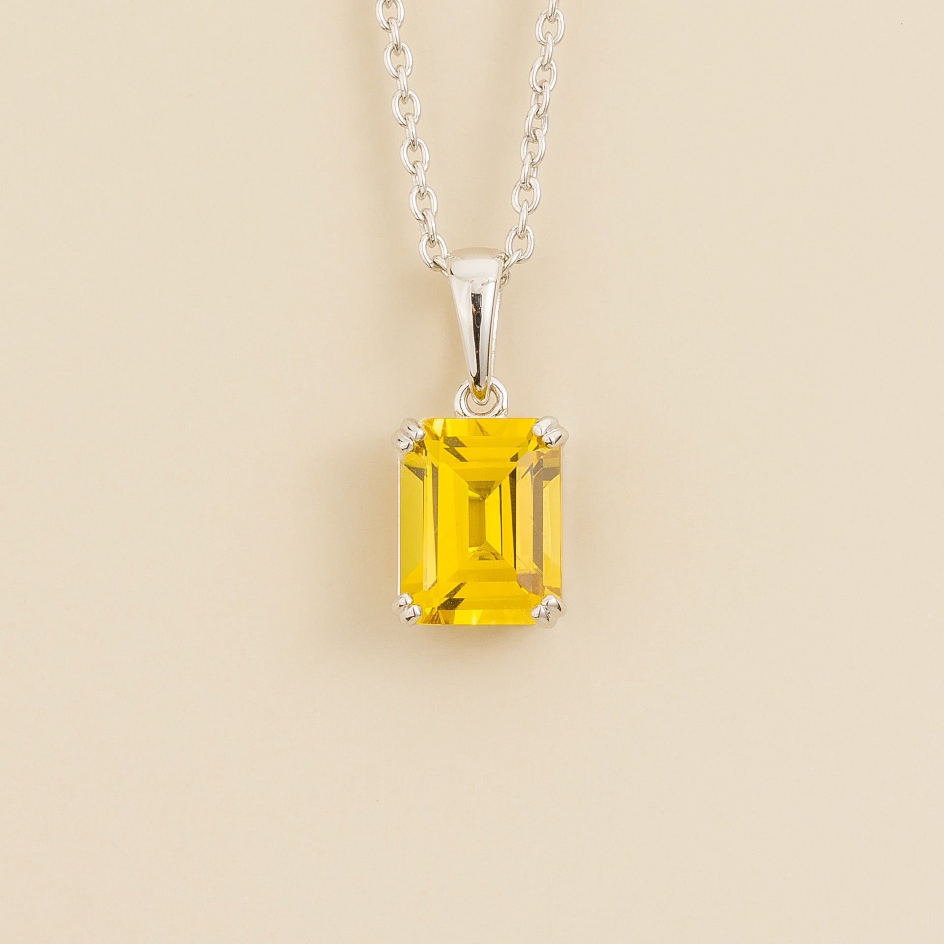 Thamani White Gold Pendant Necklace In Yellow Sapphire