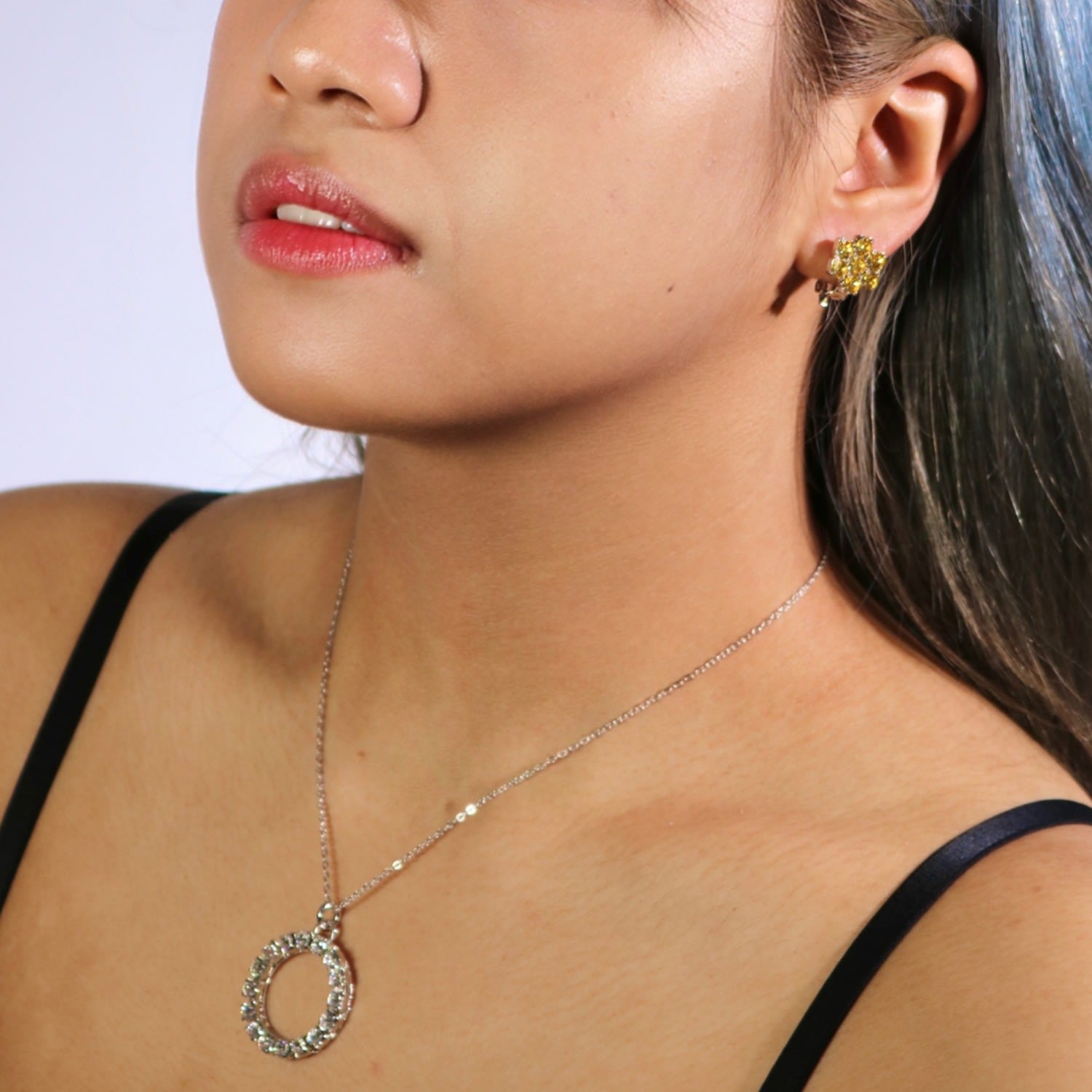 The Clear Hoop Necklace In Platinum - Short