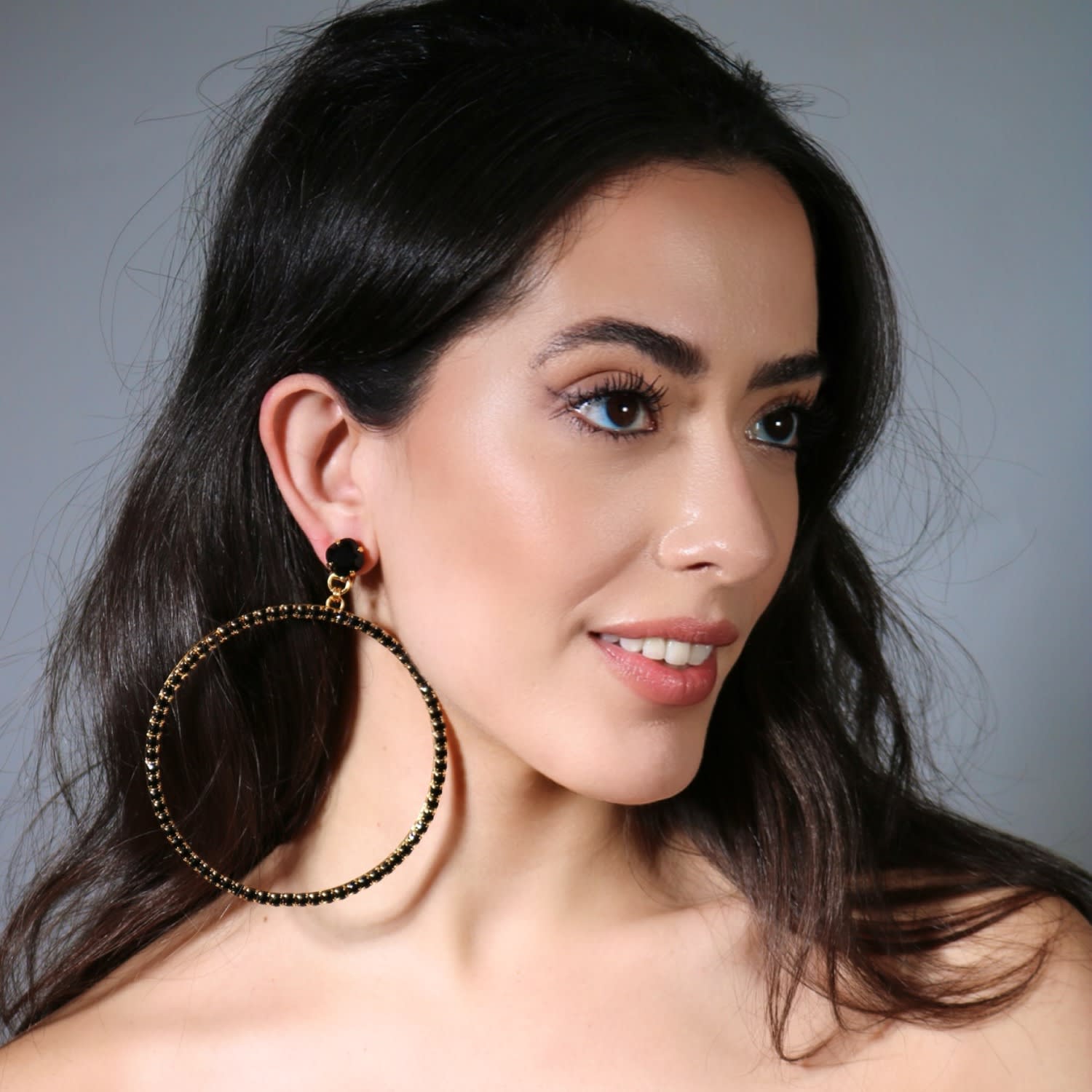 The Jumbo Black Hoop Earrings In Gold - Clip