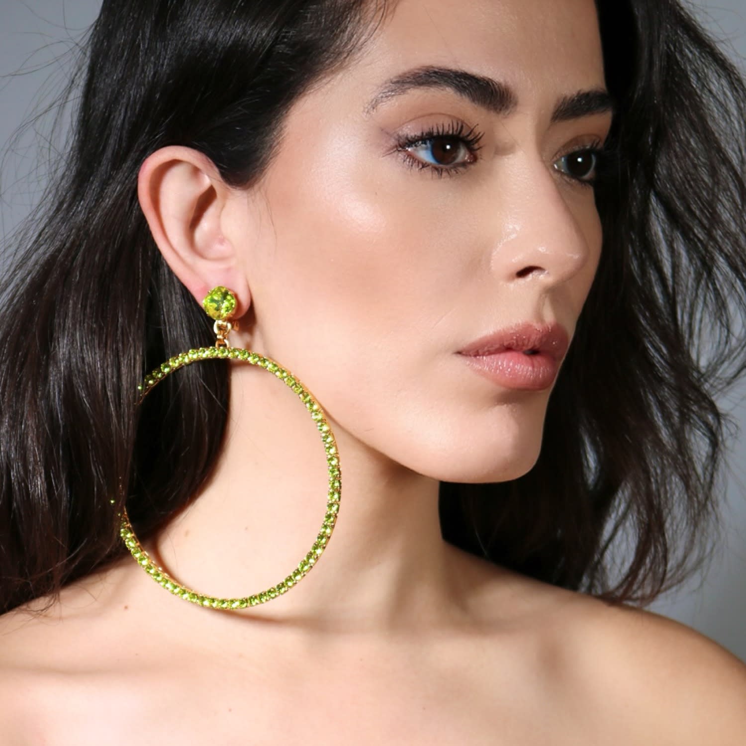 The Jumbo Green Hoop Earrings In Gold - Clip