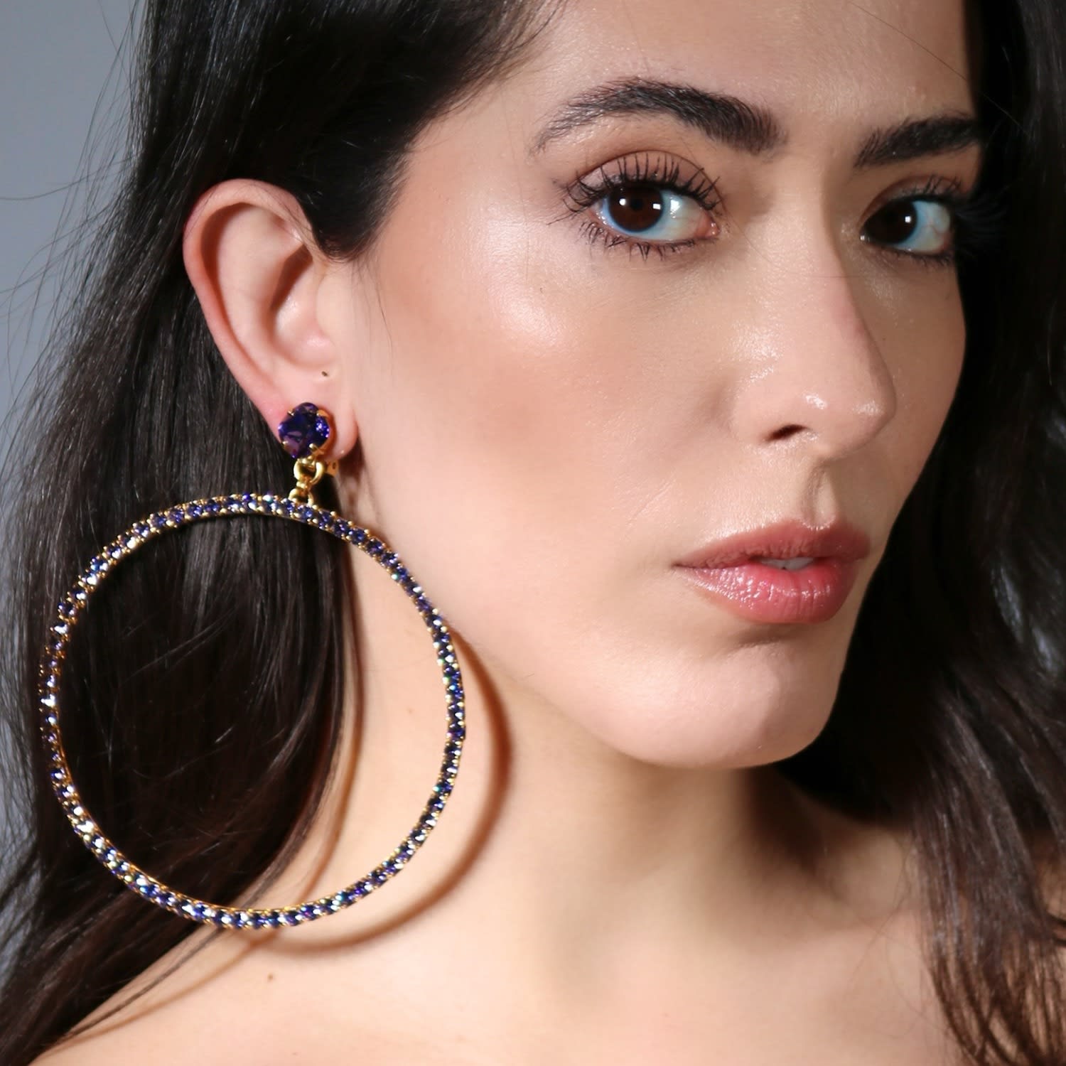The Jumbo Purple Hoop Earrings In Gold - Clip