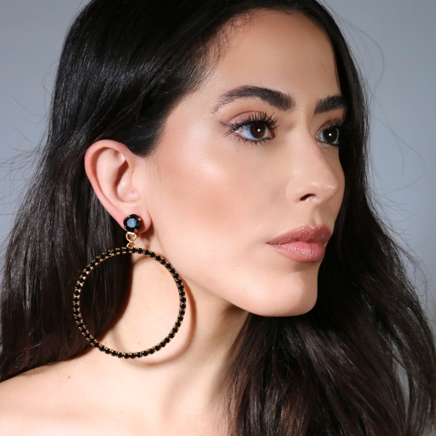 The Large Black Hoop Earrings In Gold - Clip