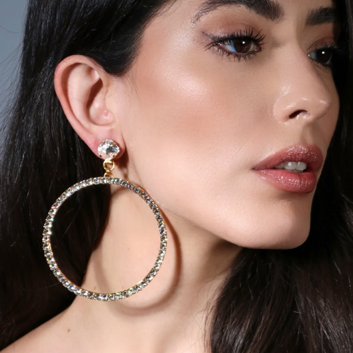 The Large Clear Hoop Earrings In Gold - Clip