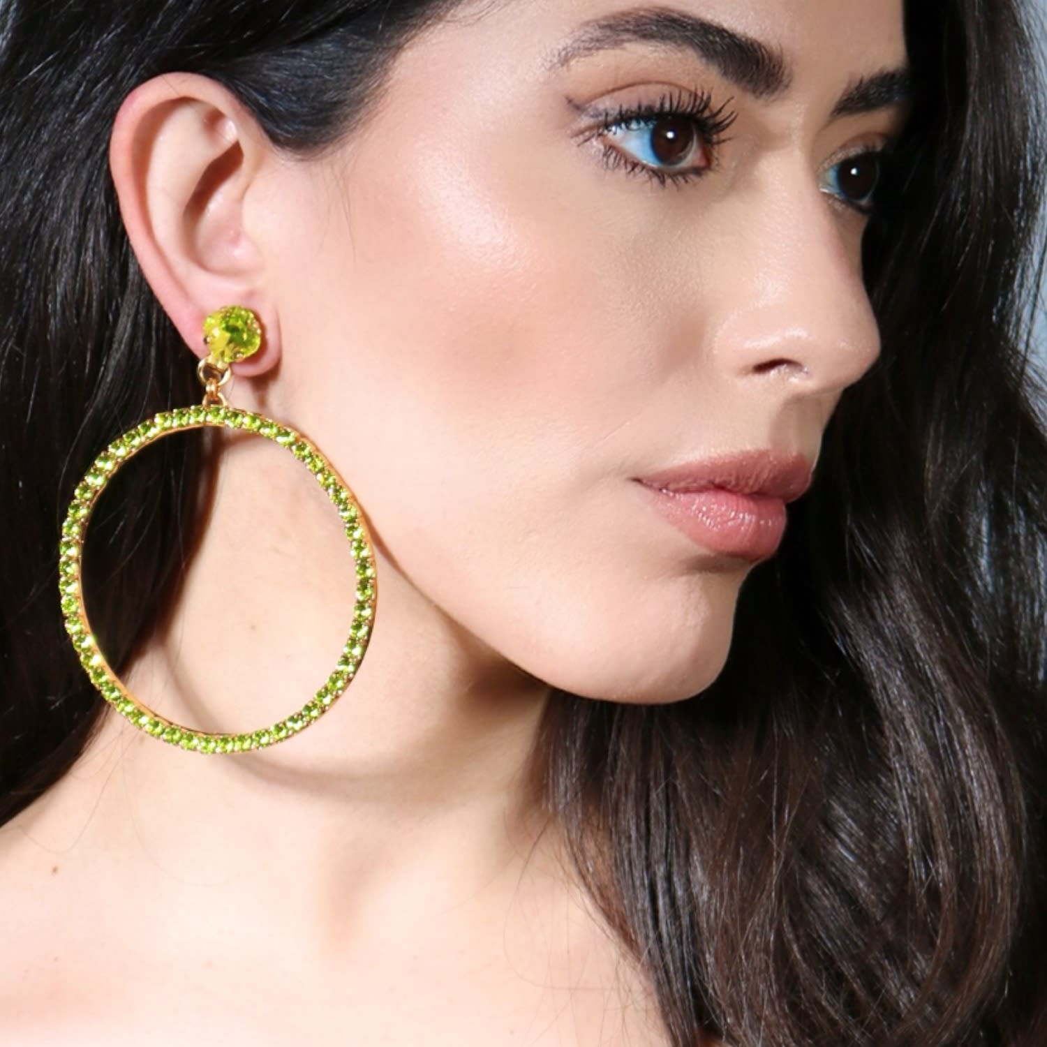 The Large Green Hoop Earrings In Gold - Clip