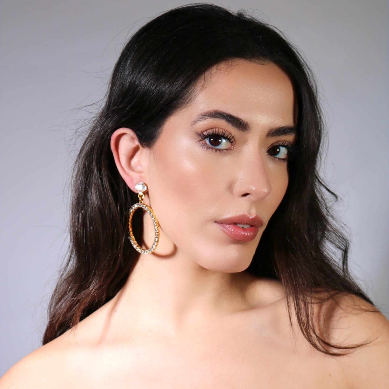 The Medium Clear Hoop Earrings In Gold - Clip