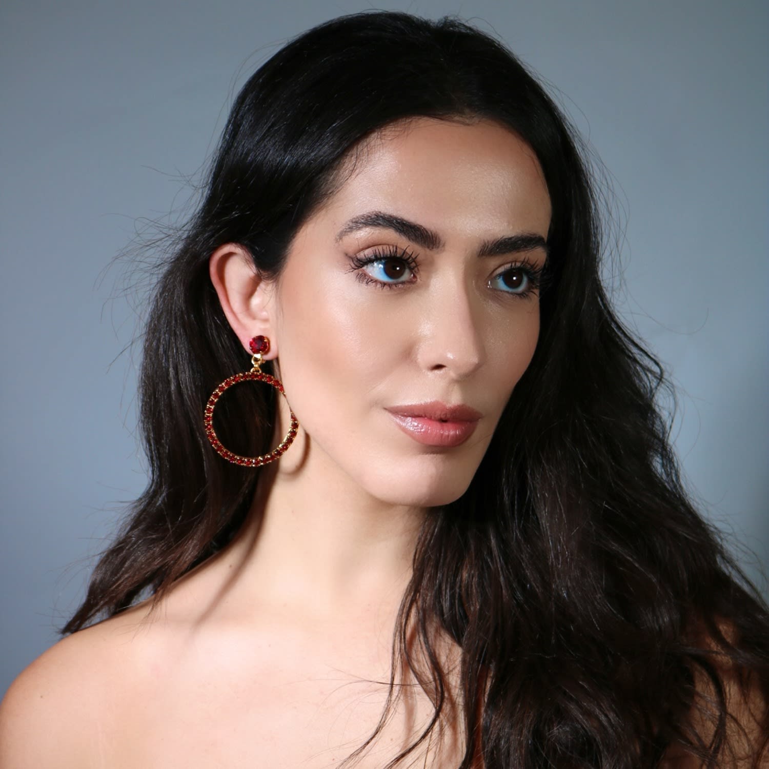The Medium Red Hoop Earrings In Gold - Clip