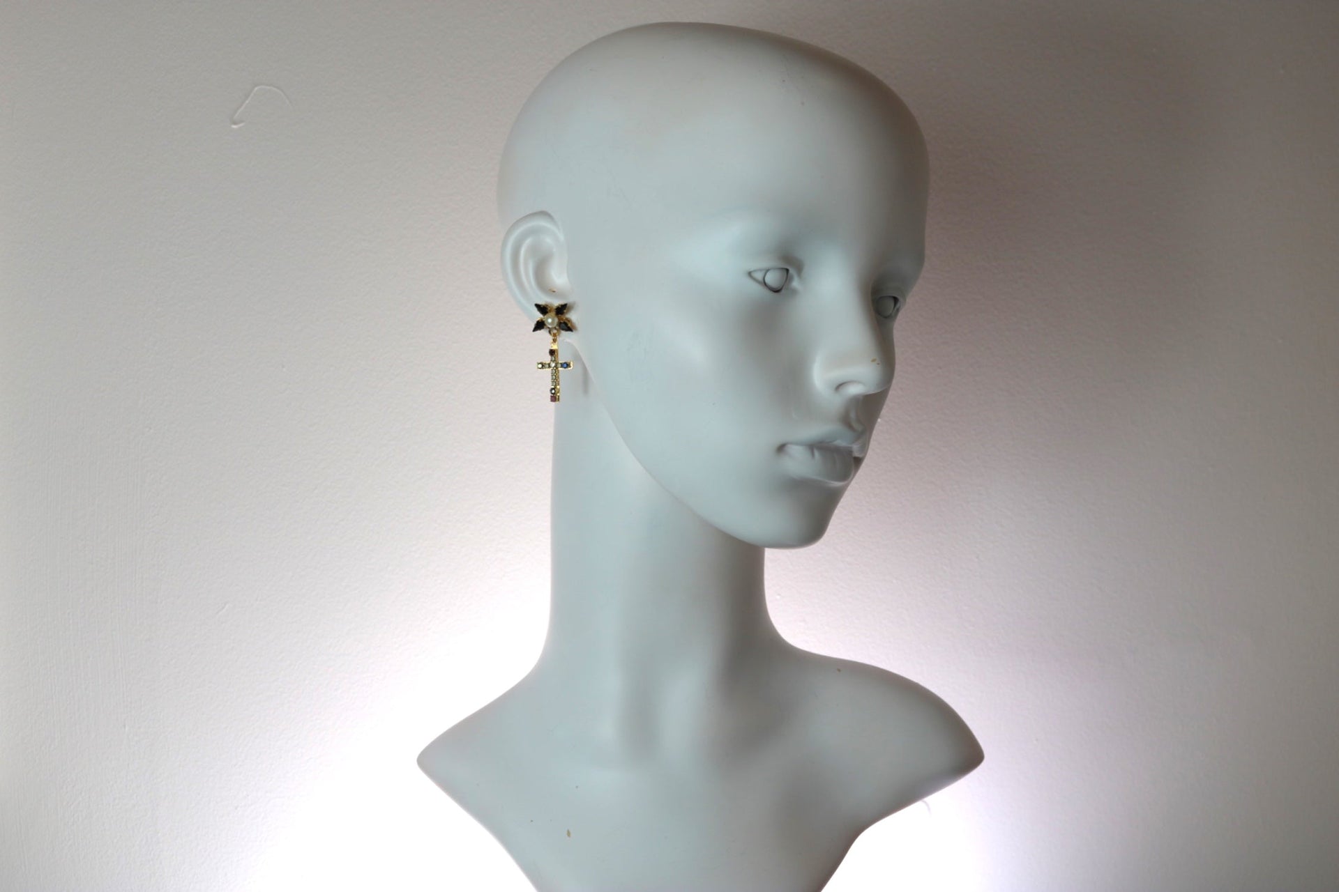 The Small Cross Earrings - Pierced