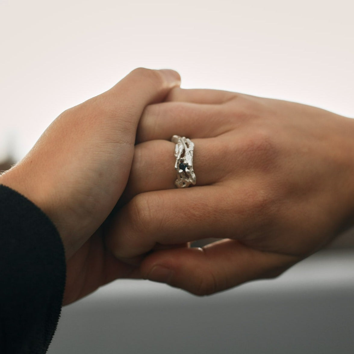The twig ring in silver with a blue sapphire
