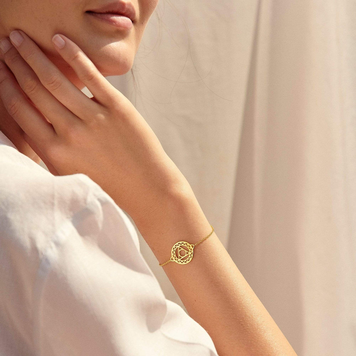 throat-chakra-chain-bracelet-18ct-gold-plated-daisy-london