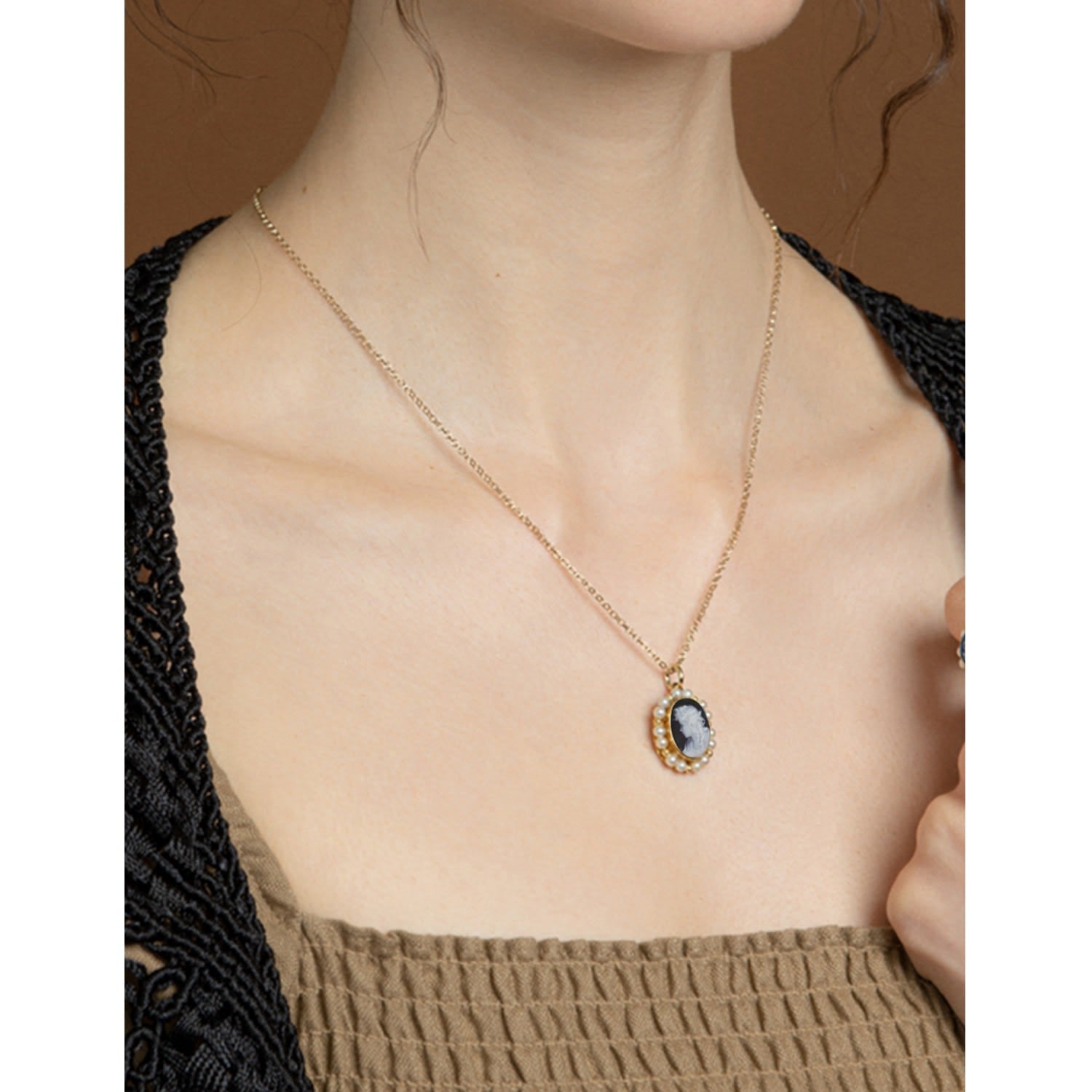 Little Lovelies Gold-Plated Black Cameo Pearly Necklace