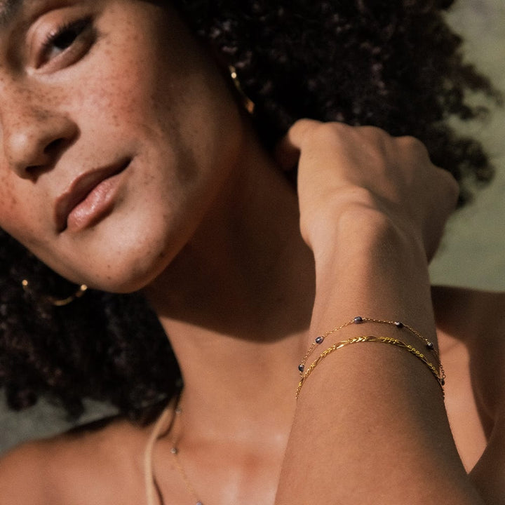 black-seed-pearl-chain-bracelet-18ct-gold-plated-daisy-london