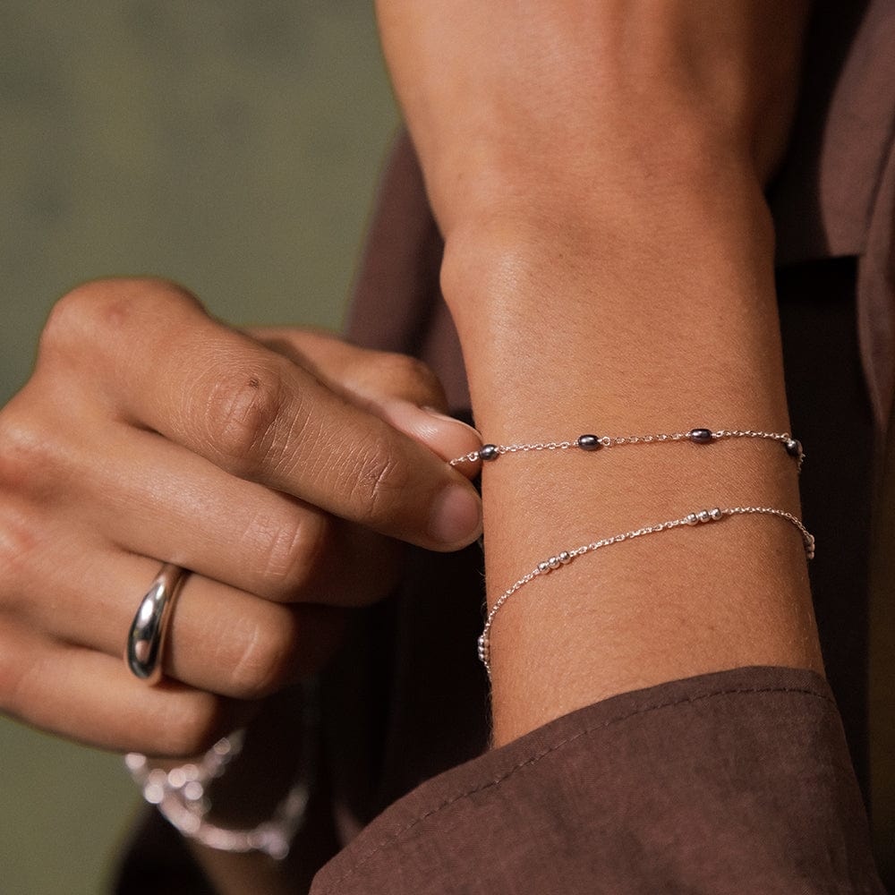 black-seed-pearl-chain-bracelet-sterling-silver-daisy-london