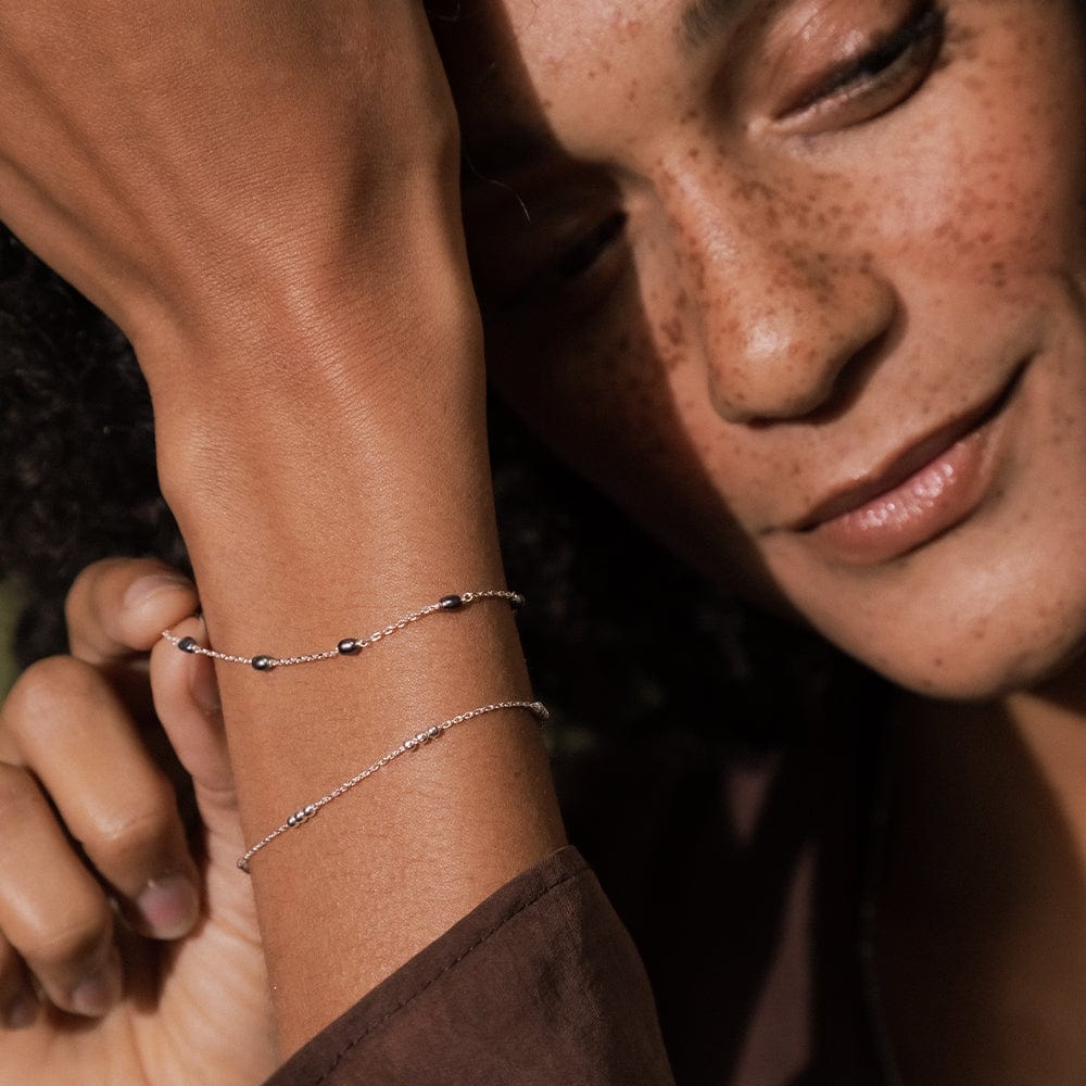 black-seed-pearl-chain-bracelet-sterling-silver-daisy-london