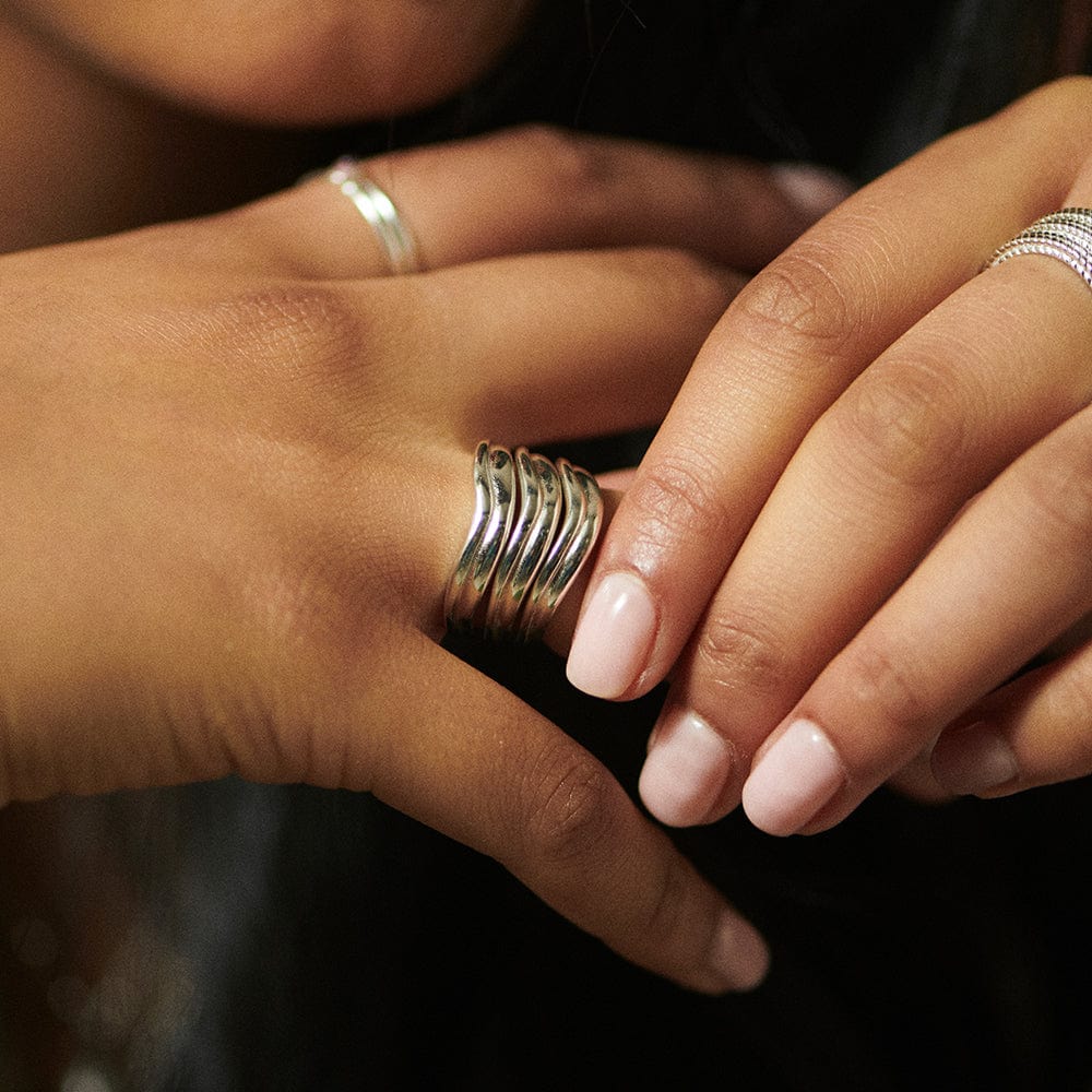 sandwave-band-ring-925-sterling-silver-daisy-london