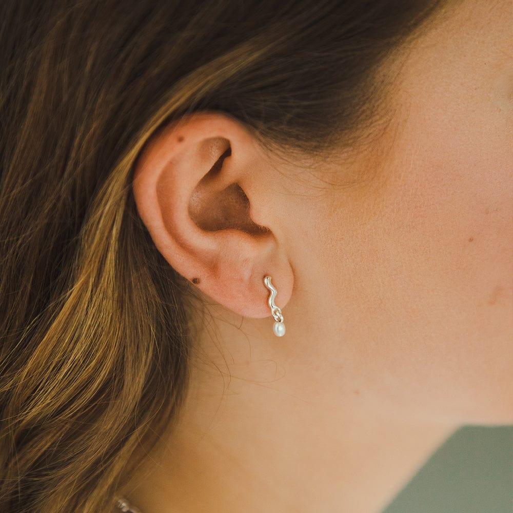 wave-seed-pearl-stud-earrings-925-sterling-silver-daisy-london