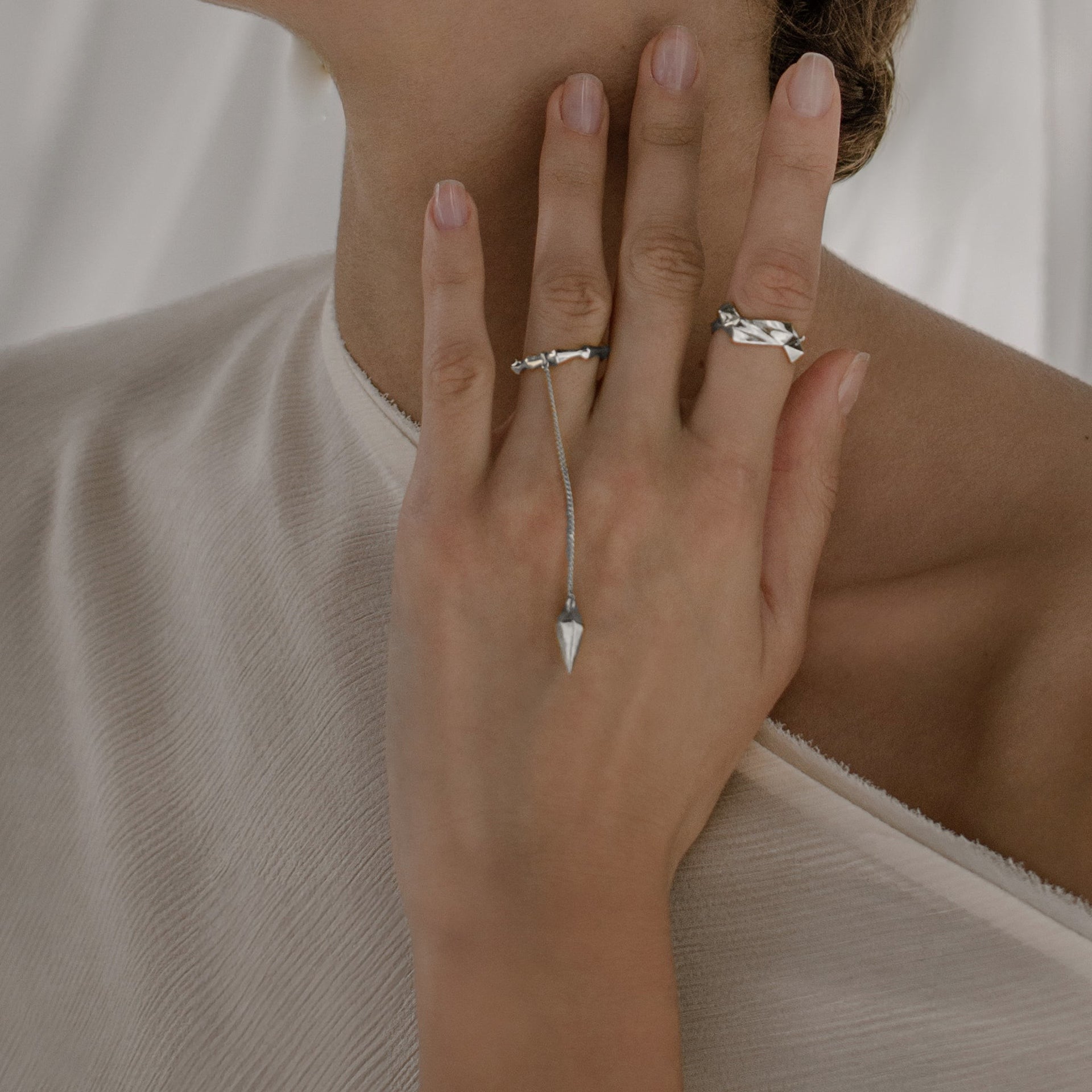 Tricky Ring With Chain Silver