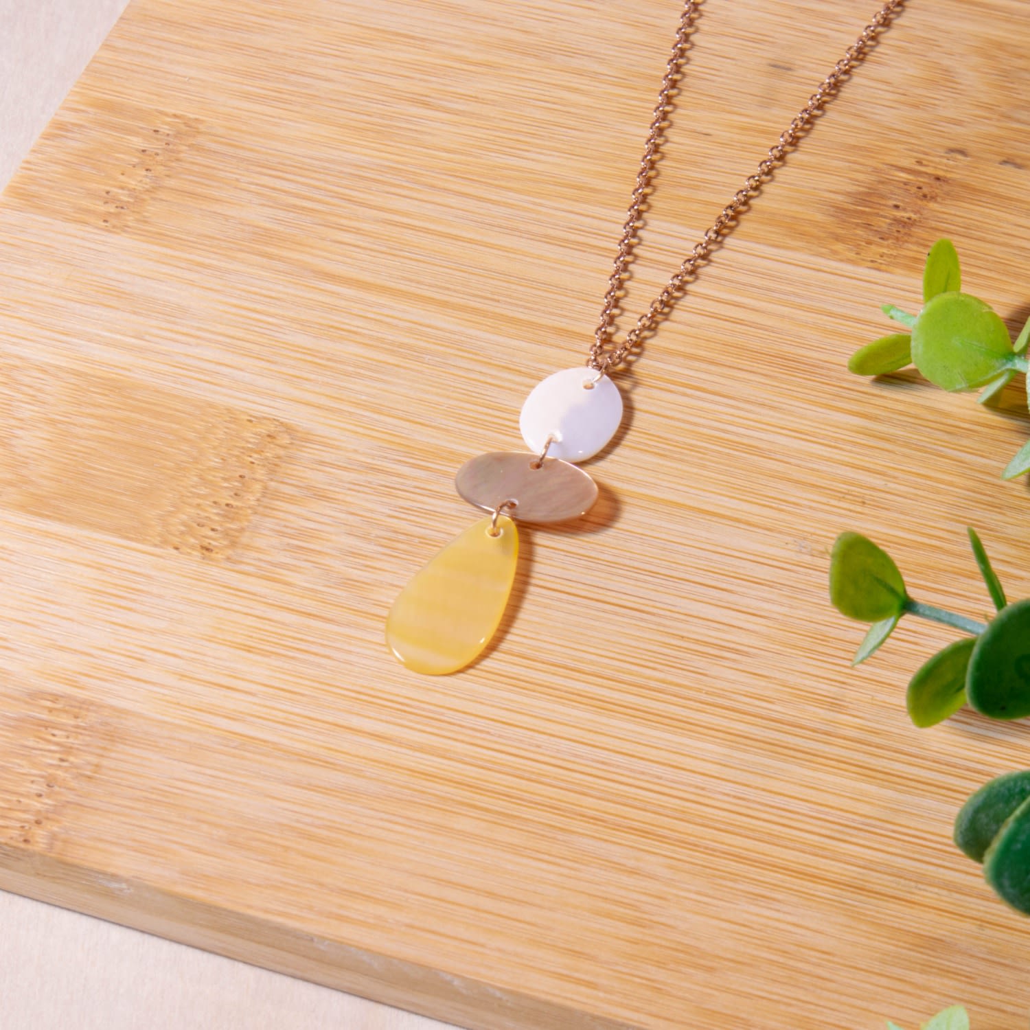 Tricolor Mother-Of-Pearl Raindrop Necklace With Rose Gold Chain
