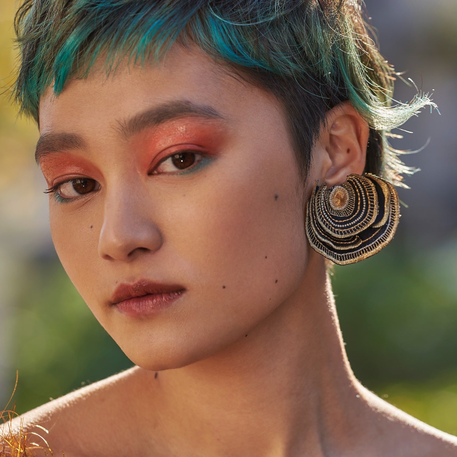 Turkey Tail Embroidery Earrings - Gold