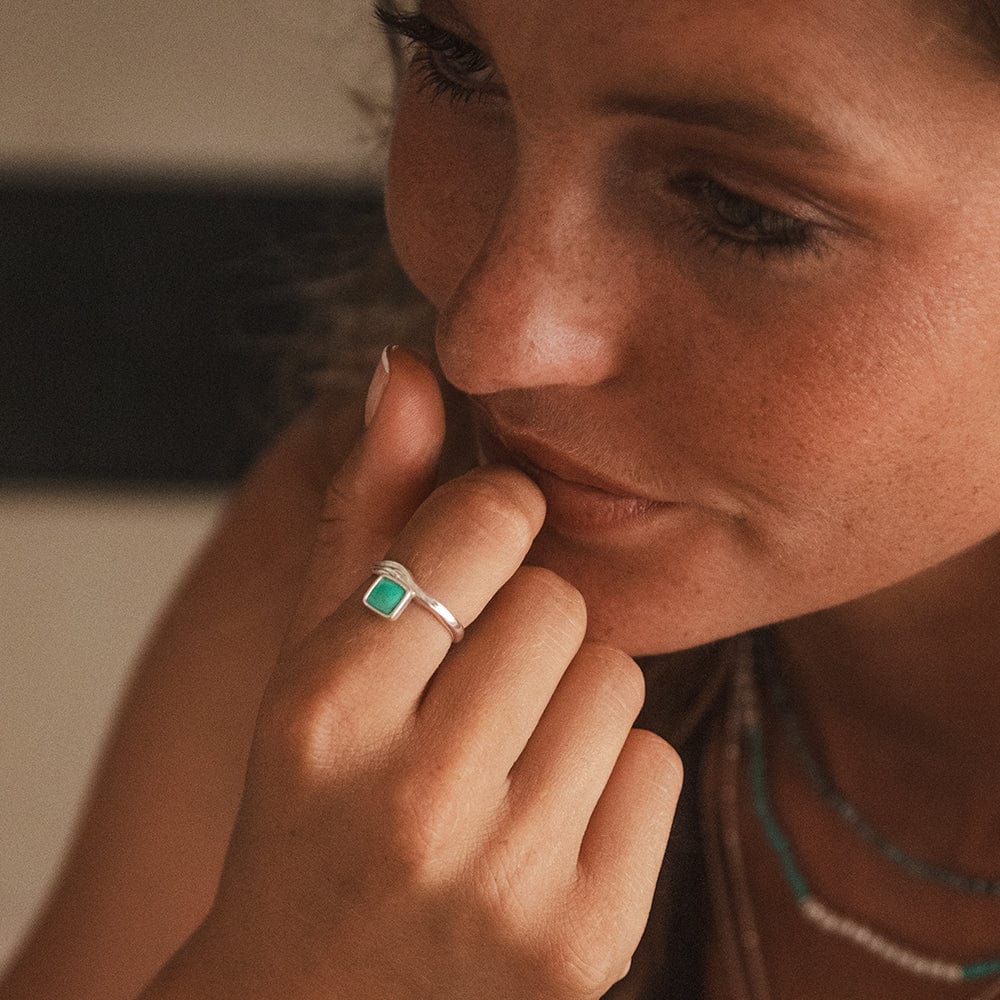 turquoise-wave-ring-sterling-silver-daisy-london