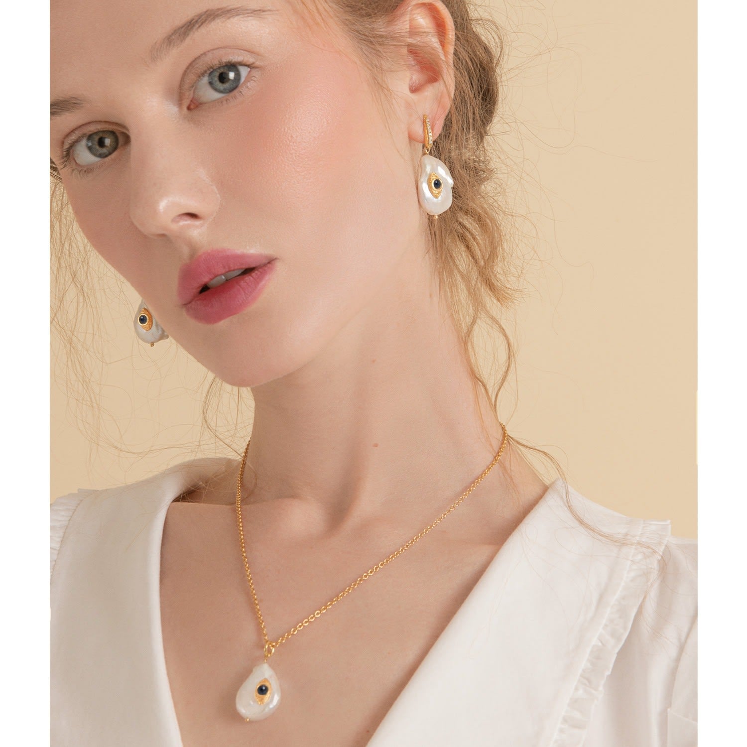 The Eye Blue Sapphire Pendant Necklace