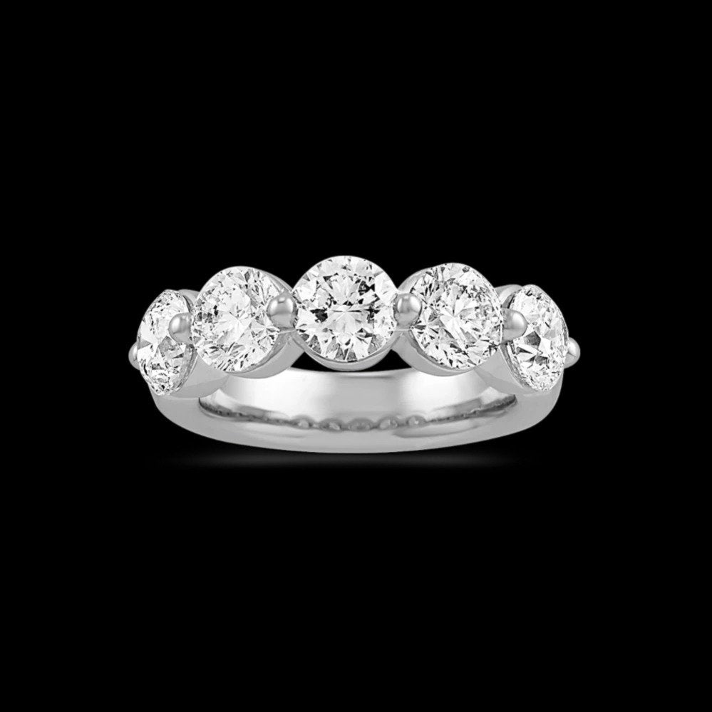 round-diamond-ring-in-platinum
