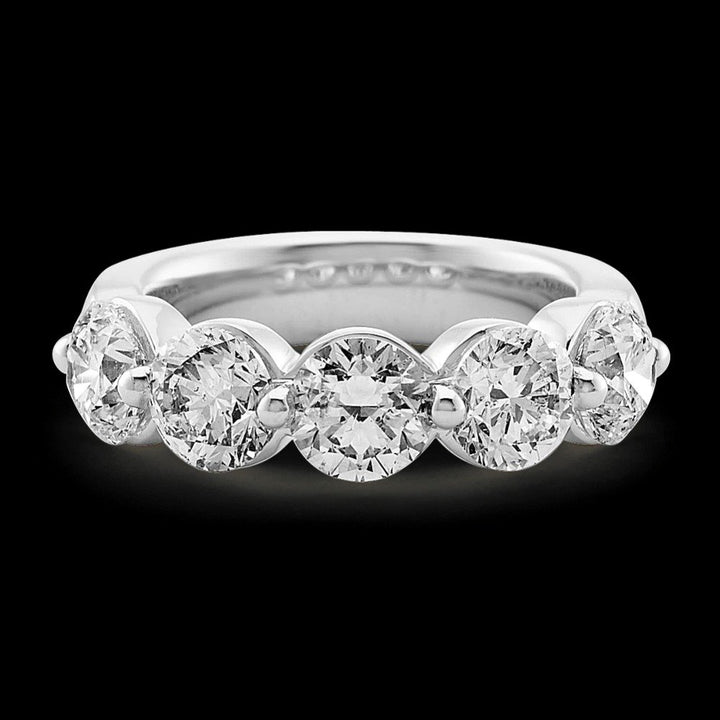 round-diamond-ring-in-platinum