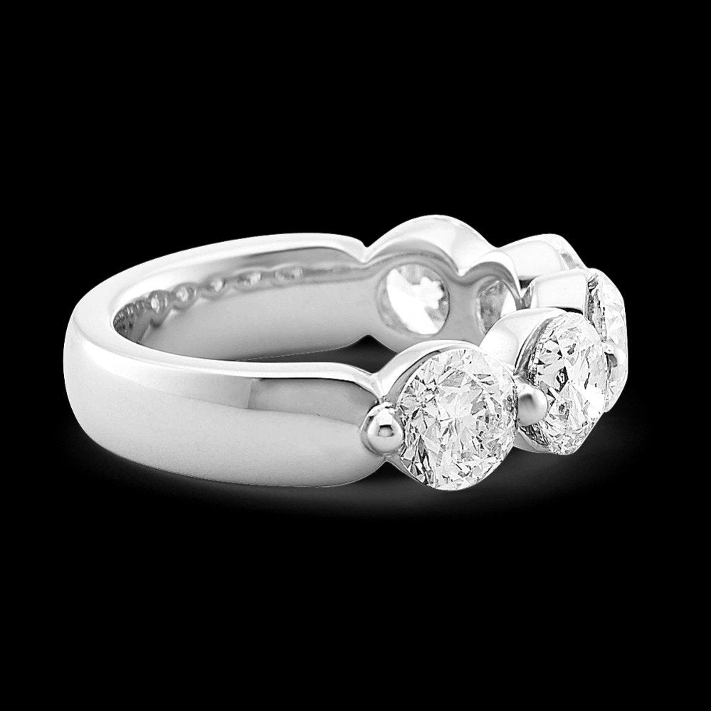 round-diamond-ring-in-platinum
