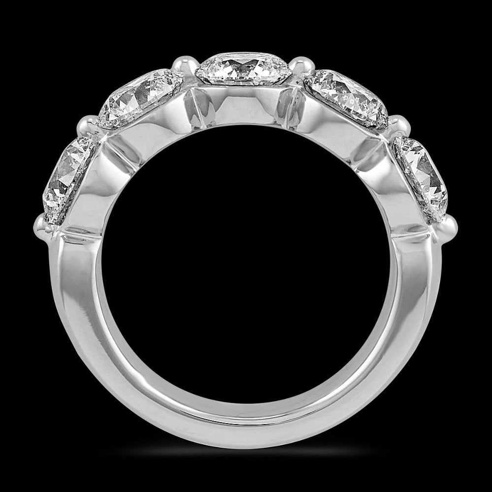 round-diamond-ring-in-platinum