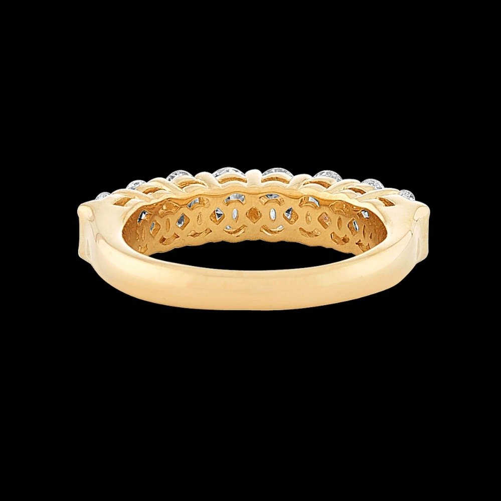 oval-145-tcw-diamond-band