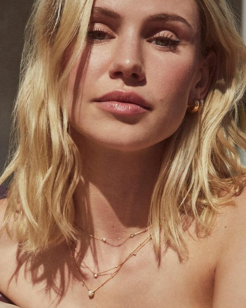 michelle-strand-necklace-in-white-pearl