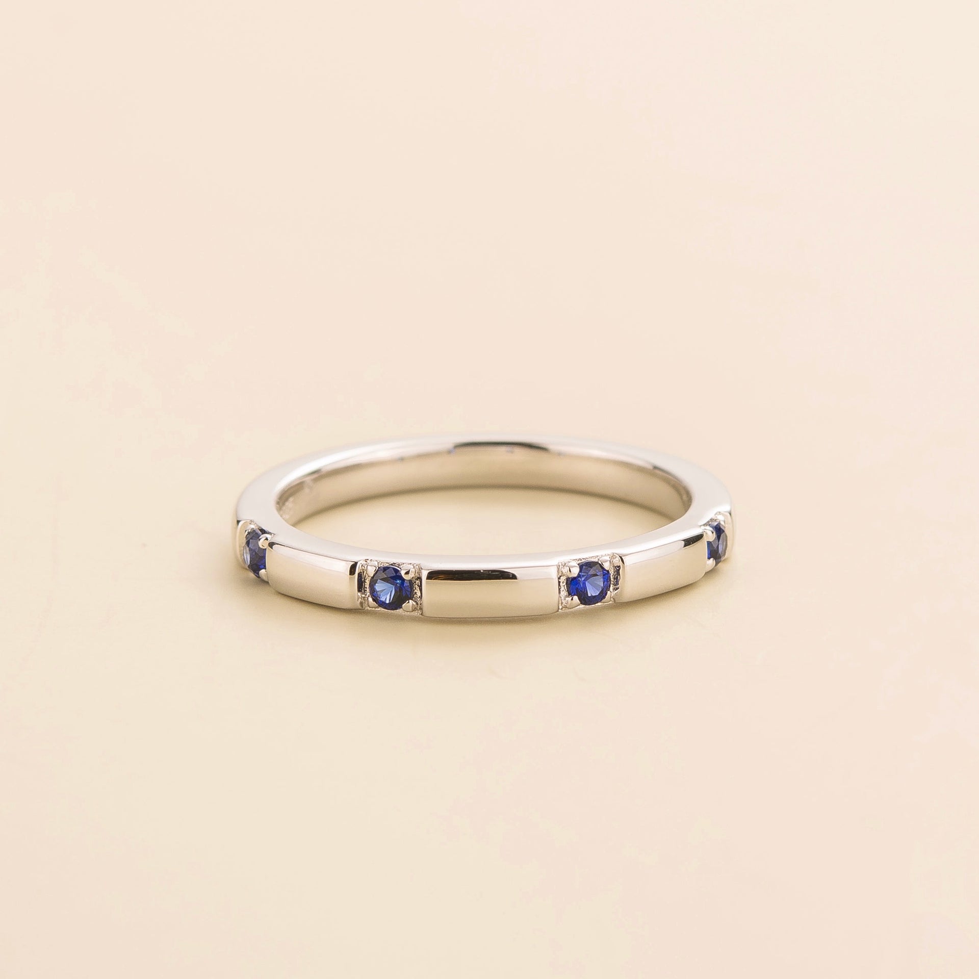 Balans Ring In Blue Sapphire White Gold