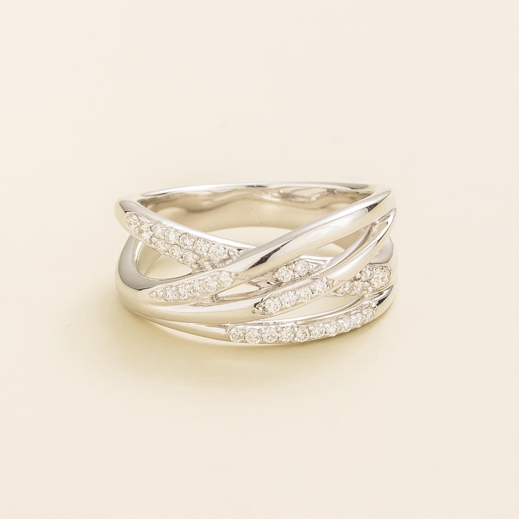 Val Ring In Diamonds Set In White Gold