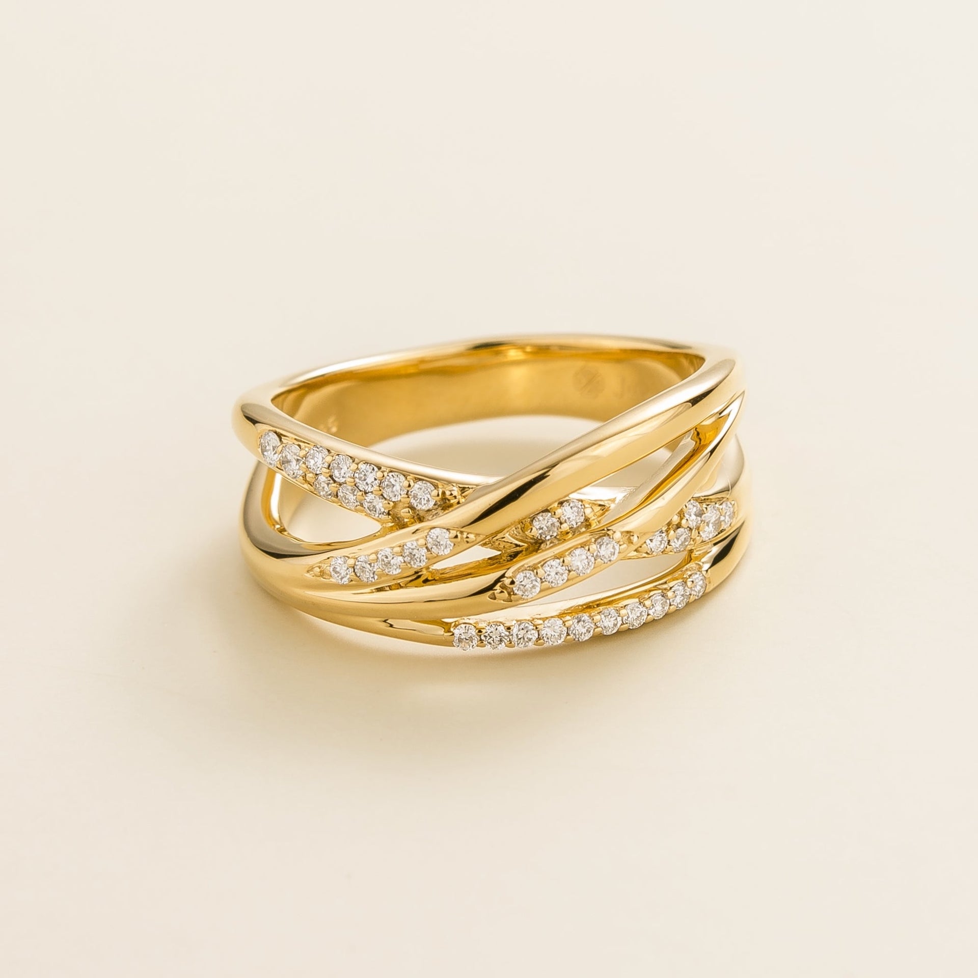 Val Ring In Diamonds Set In Gold
