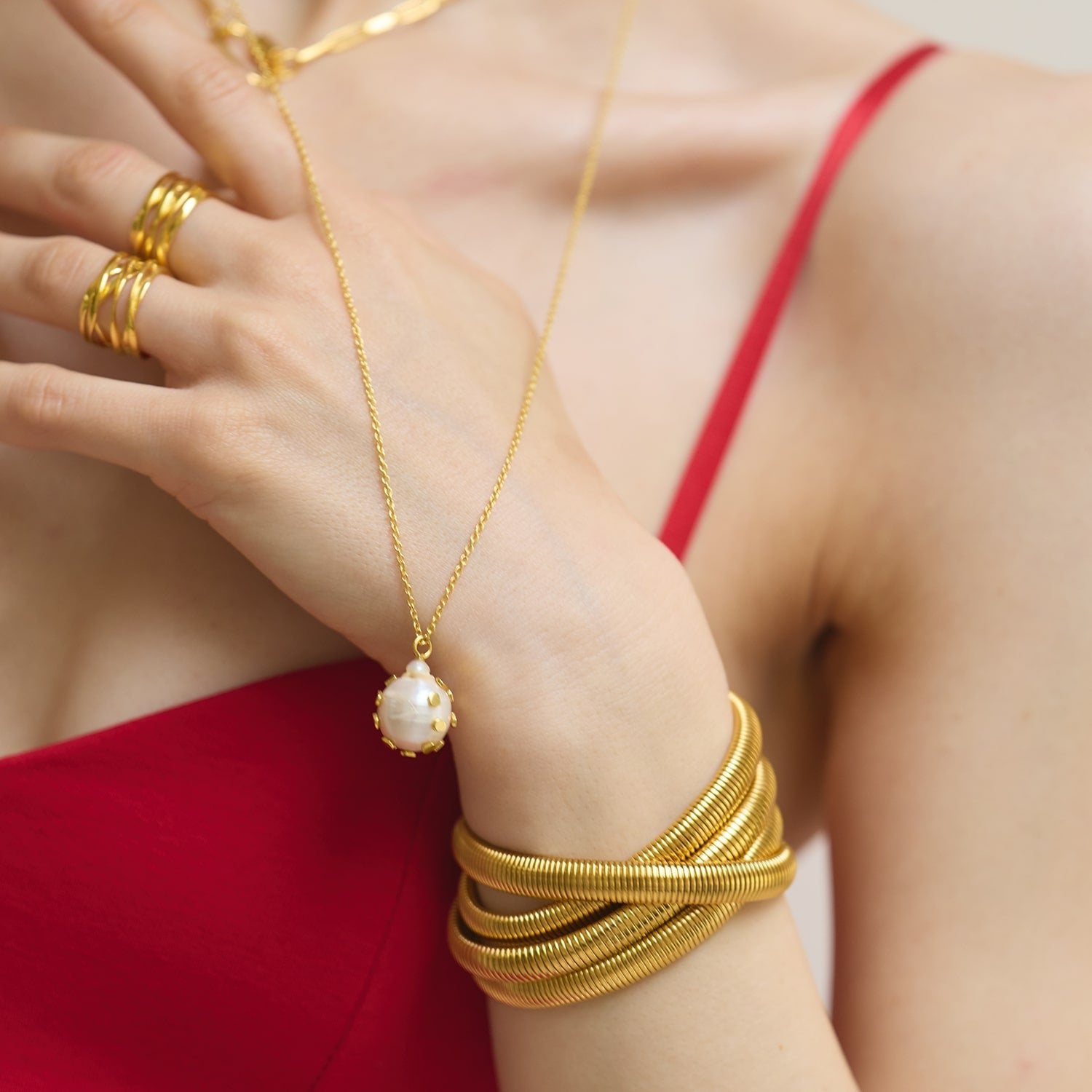 Venus Gold Chain Necklace With Pearl & Barnacle Pendant