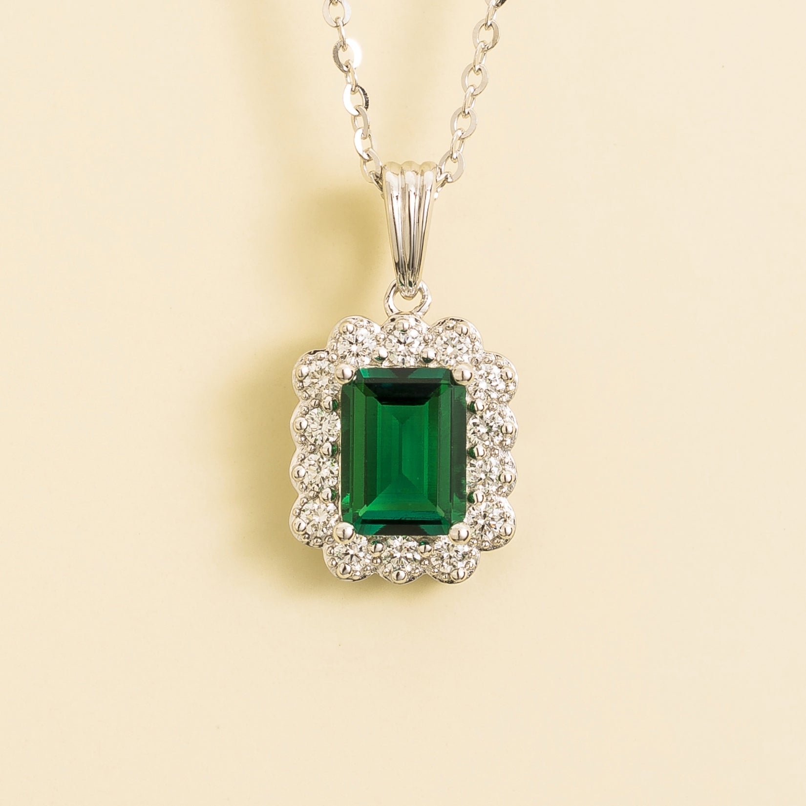 Verda Pendant Necklace In Emerald