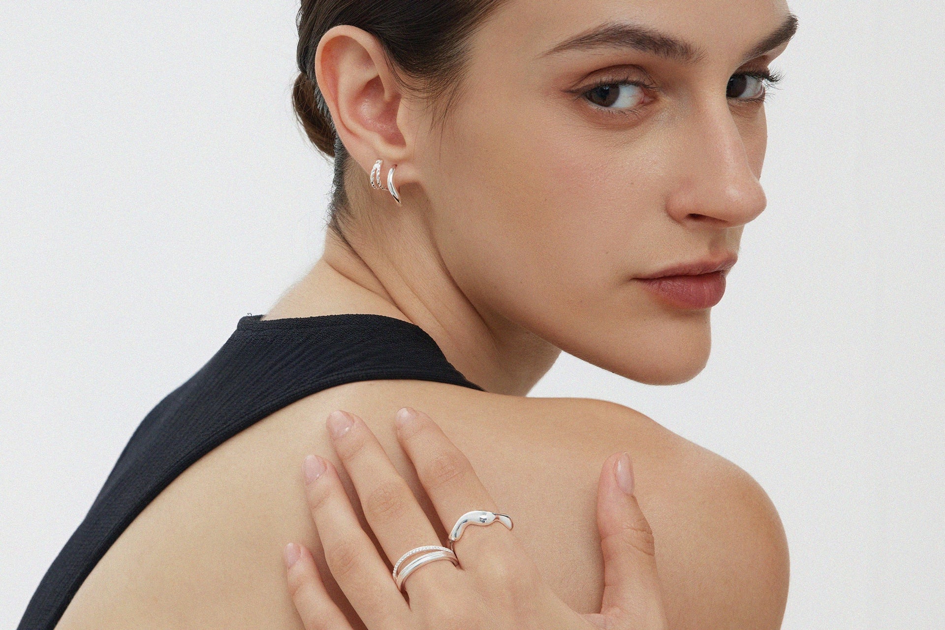 Vica Fluid Wave Chunky Band Ring In Silver