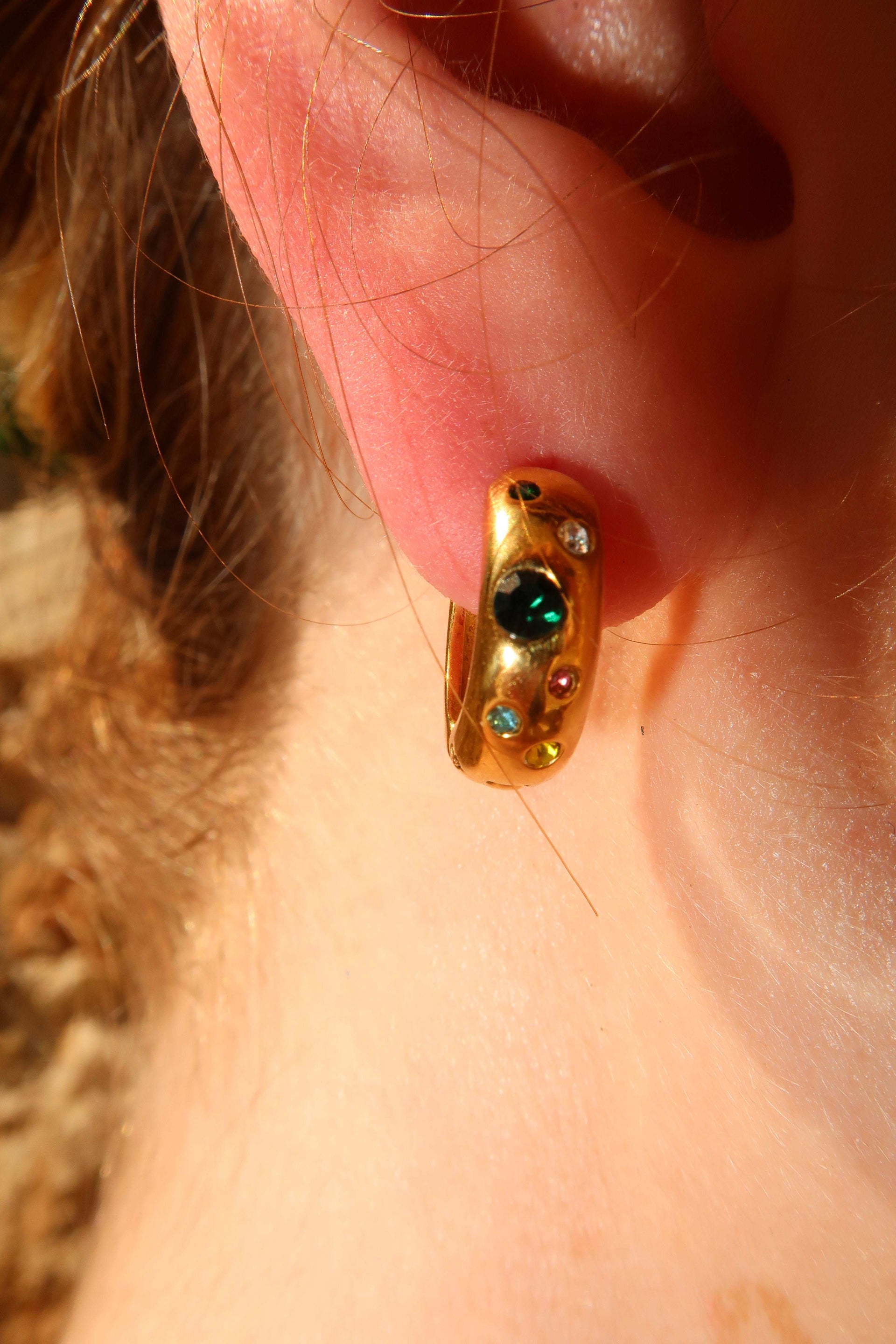 Victoria's Multicoloured Hoops