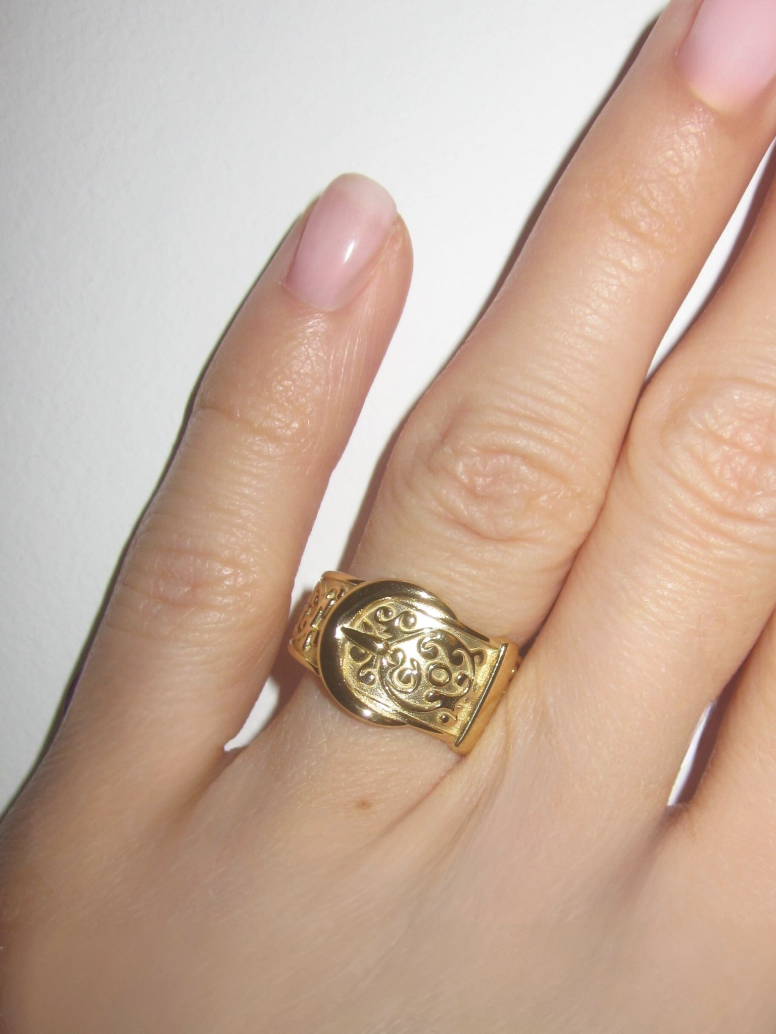 Victorian Buckle Ring - Gold Vermeil