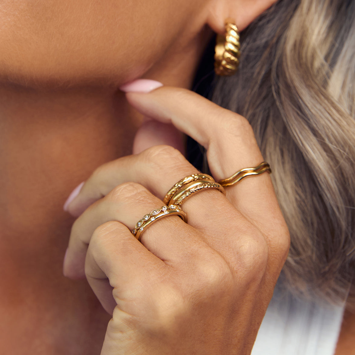 Viola Gold Ring